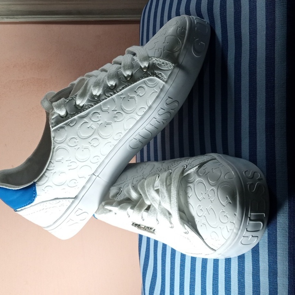 Women's Guess Sneakers Los Angeles.